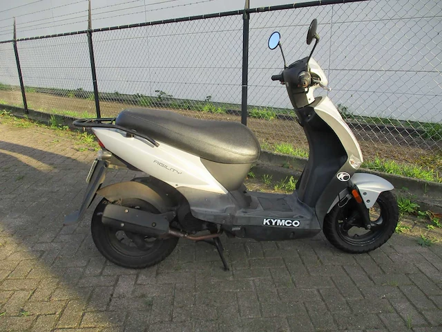 Kymco - snorscooter - agility fat - scooter - afbeelding 8 van  11