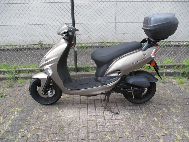 Kymco - snorscooter - vitality - scooter - afbeelding 1 van  10