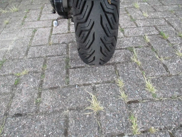 Kymco - snorscooter - vitality - scooter - afbeelding 9 van  10