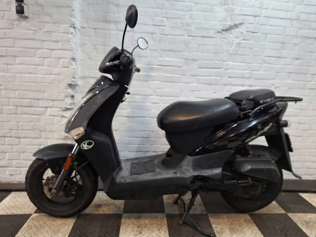 Kymco agility 45 km bromscooter 4takt - afbeelding 1 van  7