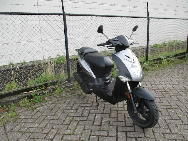 Kymco agility alleen bedoeld voor onderdelen - snorscooter - 12 inch - scooter - afbeelding 8 van  12