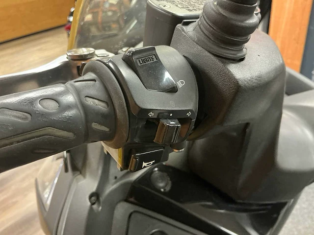 Kymco scooter 300i motorfiets - afbeelding 2 van  15