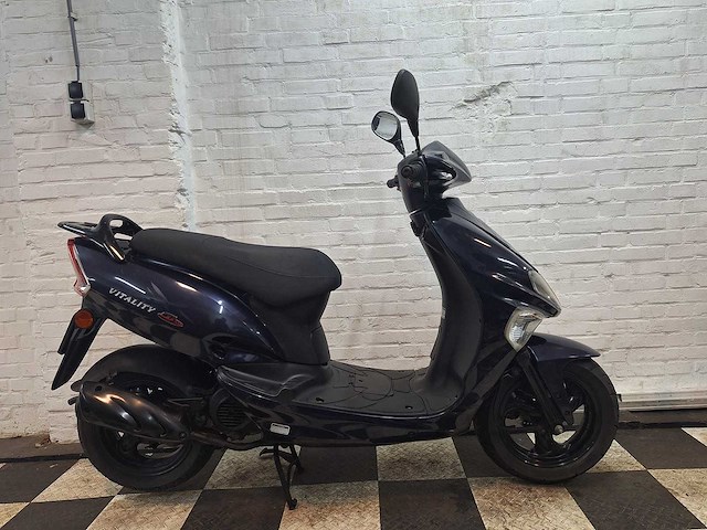Kymco vitality 45 km bromscooter 4takt - afbeelding 6 van  7