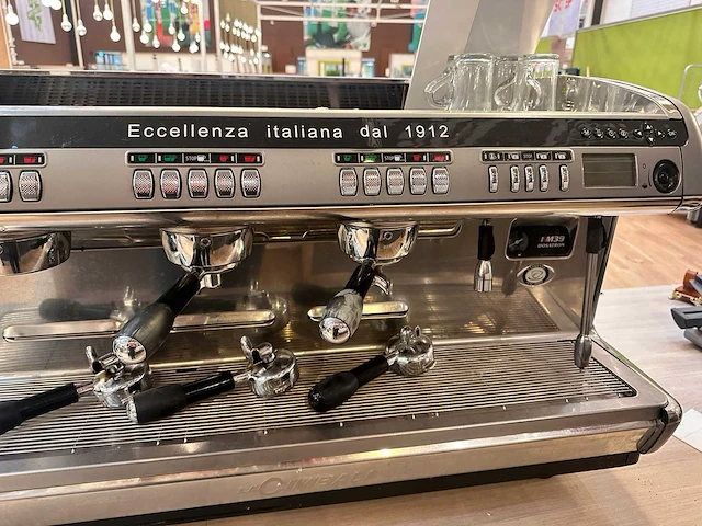 La cimbali m39 dosatron te dt/3 va koffie- espressomachine - afbeelding 8 van  15