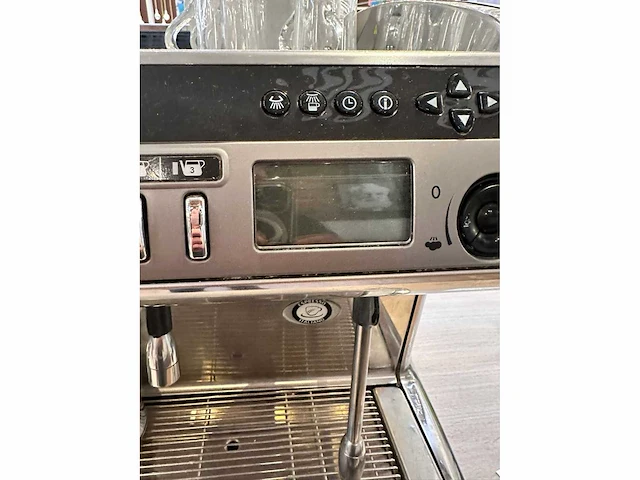 La cimbali m39 dosatron te dt/3 va koffie- espressomachine - afbeelding 12 van  15