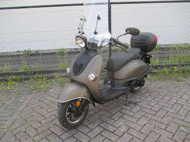 La souris - bromscooter - futuro retro injectie - scooter - afbeelding 3 van  10