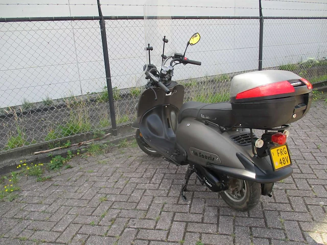 La souris - bromscooter - futuro retro injectie - scooter - afbeelding 10 van  10