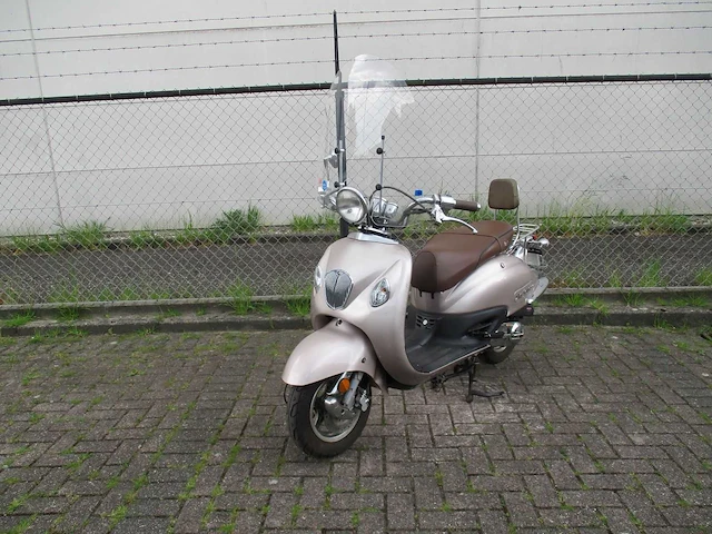La souris - snorscooter - grande retro - scooter - afbeelding 2 van  9