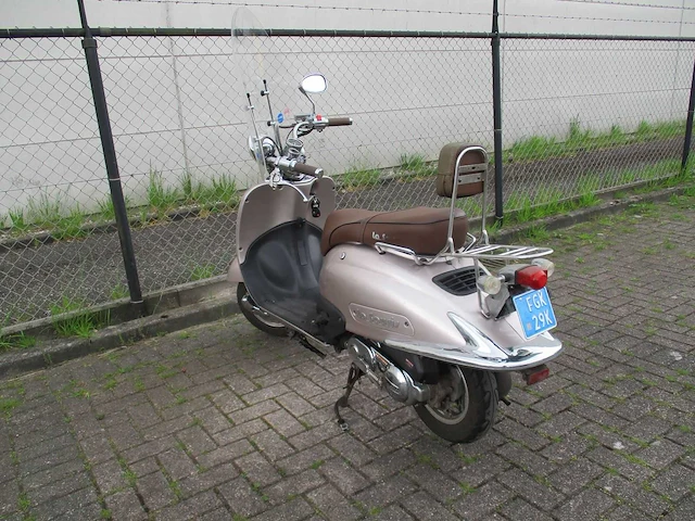 La souris - snorscooter - grande retro - scooter - afbeelding 8 van  9