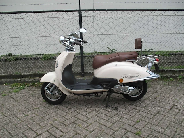 La souris - snorscooter - grande retro - scooter - afbeelding 1 van  11