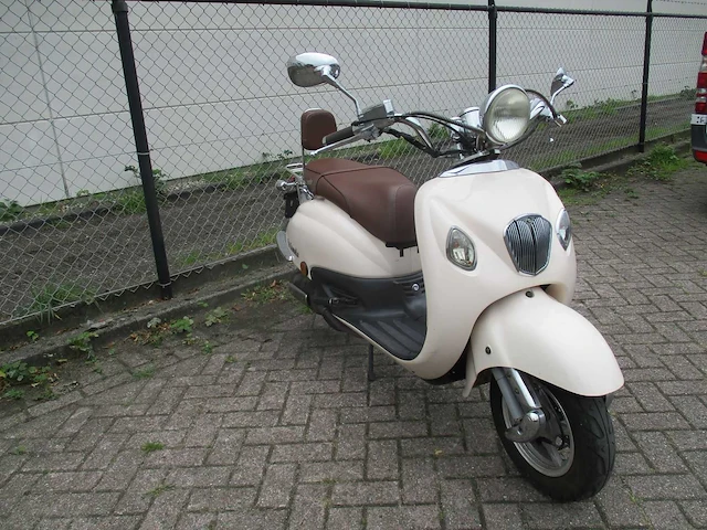 La souris - snorscooter - grande retro - scooter - afbeelding 7 van  11