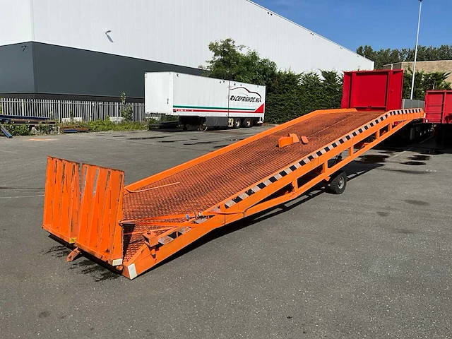 Laadbrug - afbeelding 1 van  13