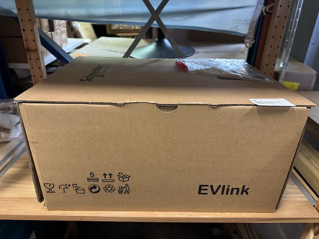 Laadpaal evlink wallbox 22 kw 3-fase 16a, schneider, evb1a22pcki - afbeelding 1 van  2