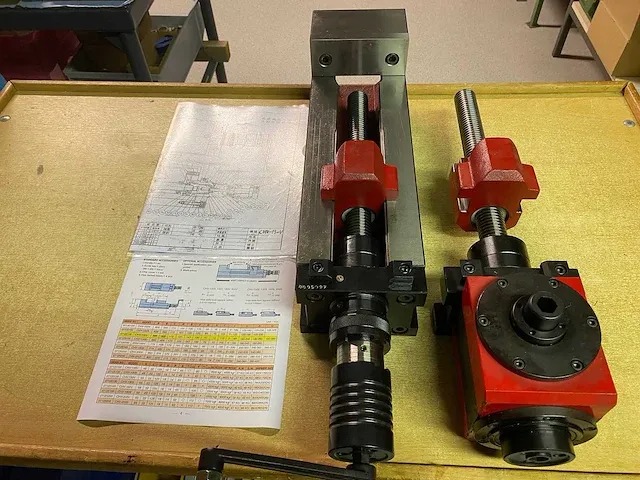 Laagland - chv-130v - machineklem - afbeelding 1 van  5