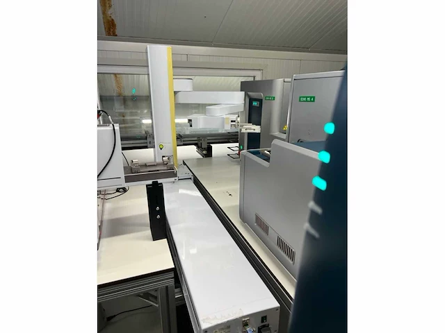 Lab services - 2022 - robotische arm met lineair transport - - afbeelding 1 van  2