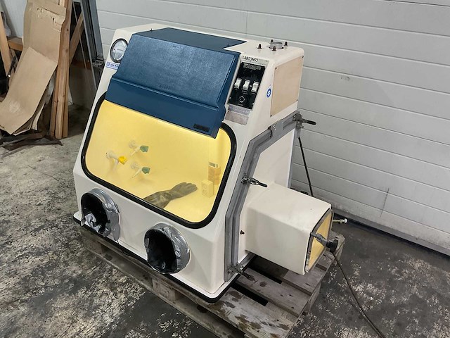 Labconco chemical carcinogen glove box - afbeelding 2 van  9