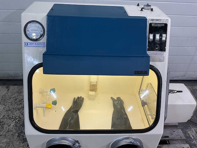 Labconco chemical carcinogen glove box - afbeelding 5 van  9
