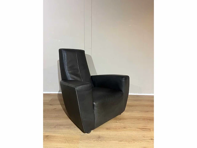 Label - longa - fauteuil - gerard van den berg - afbeelding 11 van  14