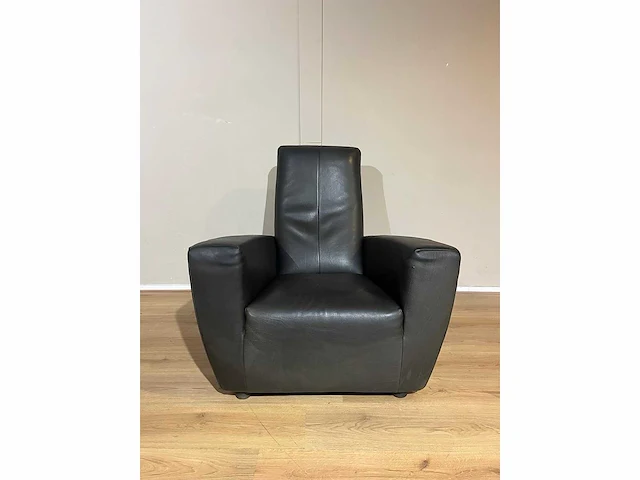 Label - longa - fauteuil - gerard van den berg - afbeelding 12 van  14