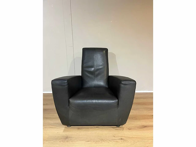 Label - longa - fauteuil - gerard van den berg - afbeelding 1 van  14