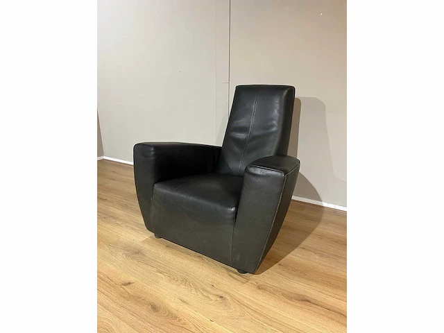 Label - longa - fauteuil - gerard van den berg - afbeelding 2 van  14