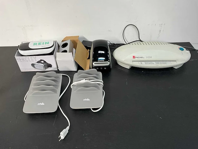 Labelprinter 3d-bril en opladers - afbeelding 1 van  9