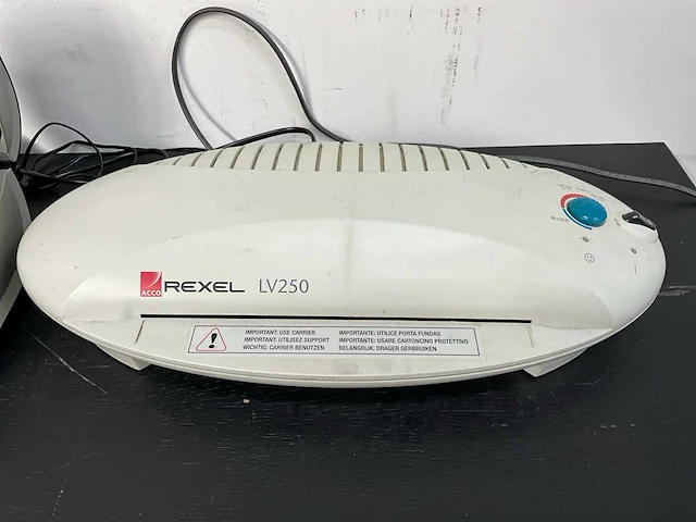 Labelprinter 3d-bril en opladers - afbeelding 4 van  9