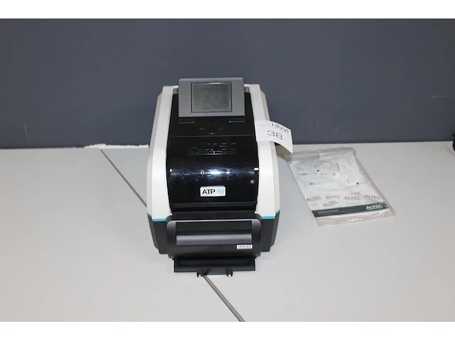 Labelprinter altec met diverse accessoires. voedingskabel ontbreekt. - afbeelding 1 van  2