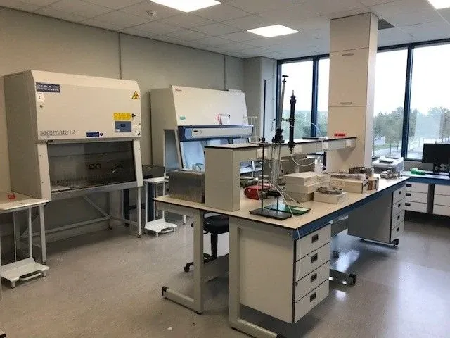 Laboratorium en procesapparatuur i.v.m.heroriëntering onderzoeksfaciliteit