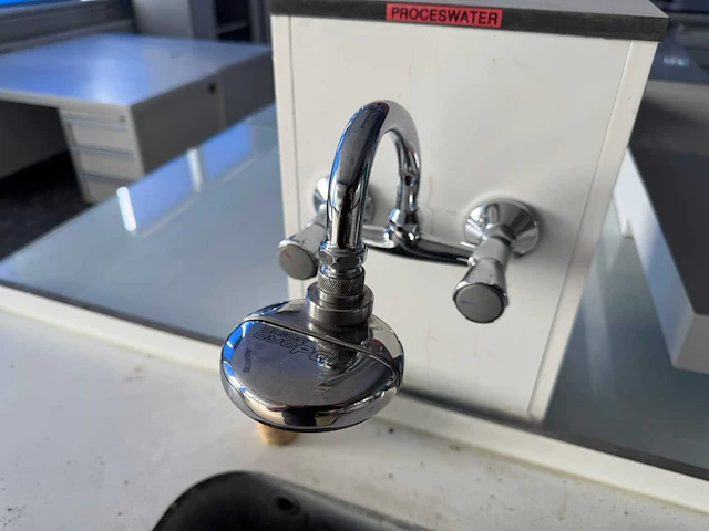 Laboratorium met afzuiging - afbeelding 3 van  25