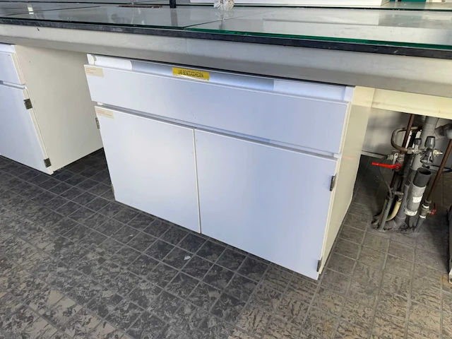 Laboratorium met afzuiging - afbeelding 6 van  25