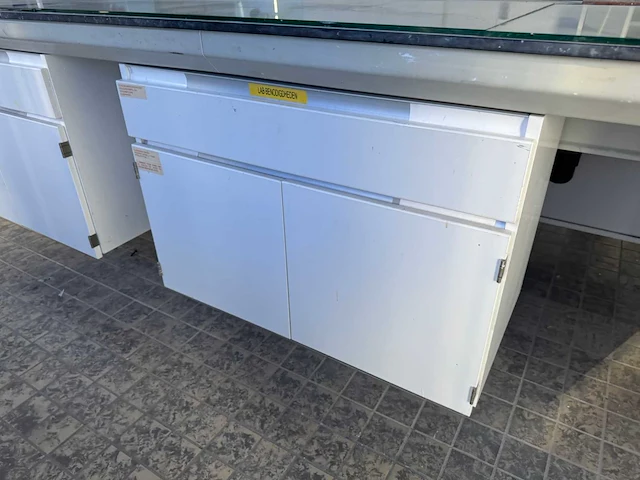 Laboratorium met afzuiging - afbeelding 7 van  25