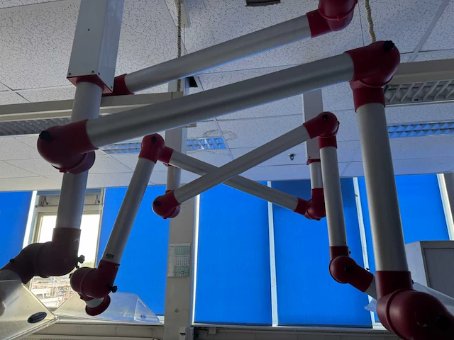 Laboratorium met afzuiging - afbeelding 13 van  25