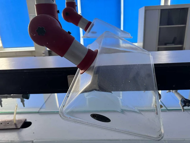 Laboratorium met afzuiging - afbeelding 14 van  25