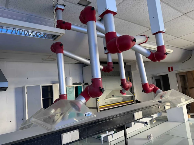 Laboratorium met afzuiging - afbeelding 16 van  25