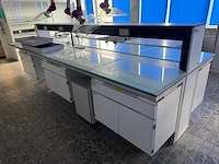 Laboratorium met afzuiging - afbeelding 12 van  25