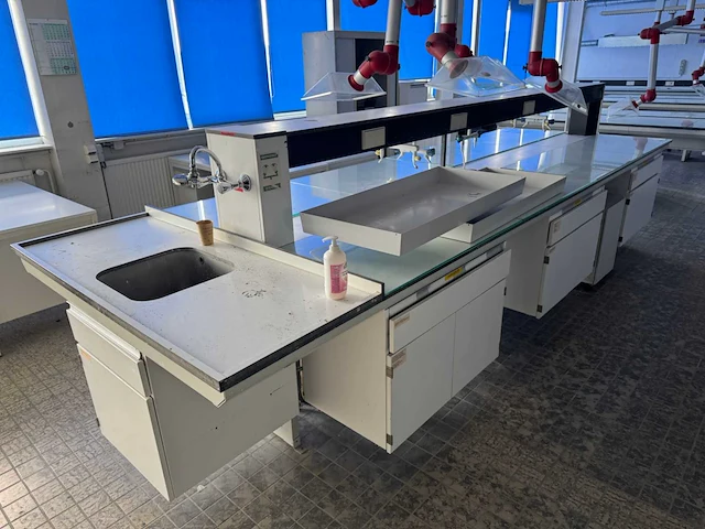 Laboratorium met afzuiging - afbeelding 19 van  25