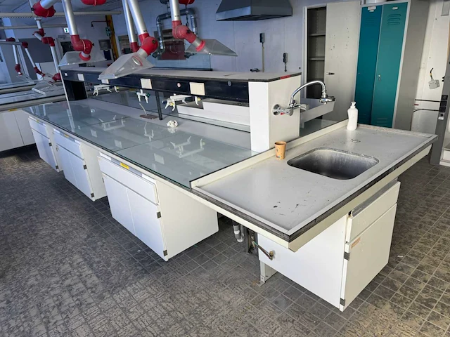 Laboratorium met afzuiging - afbeelding 20 van  25