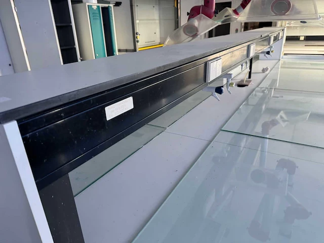 Laboratorium met afzuiging - afbeelding 21 van  25