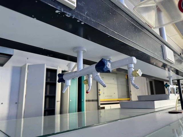 Laboratorium met afzuiging - afbeelding 22 van  25