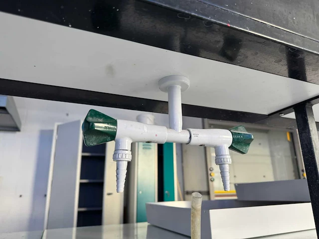 Laboratorium met afzuiging - afbeelding 23 van  25