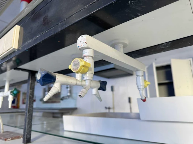 Laboratorium met afzuiging - afbeelding 24 van  25