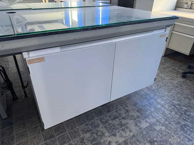 Laboratorium tafel met afzuiging - afbeelding 2 van  13