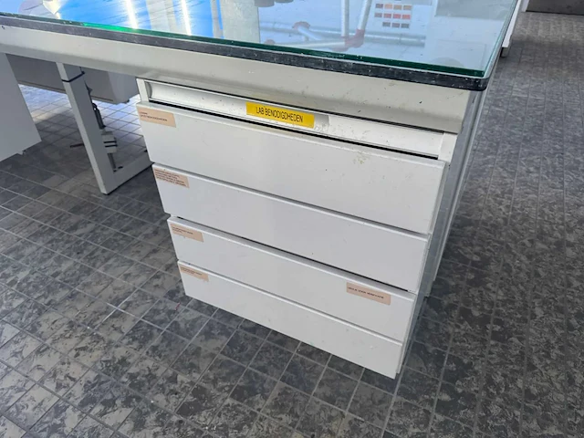 Laboratorium tafel met afzuiging - afbeelding 5 van  13