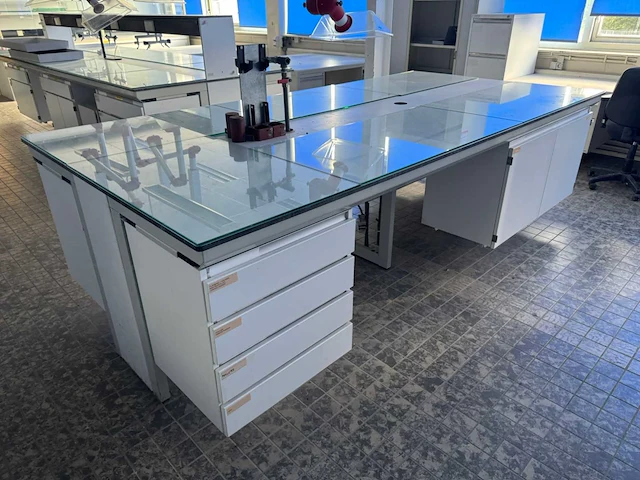 Laboratorium tafel met afzuiging - afbeelding 8 van  13