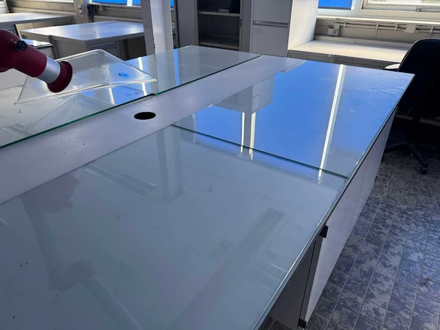 Laboratorium tafel met afzuiging - afbeelding 12 van  13