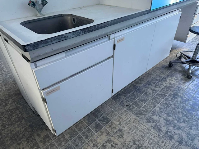 Laboratorium tafel met afzuiging - afbeelding 8 van  18