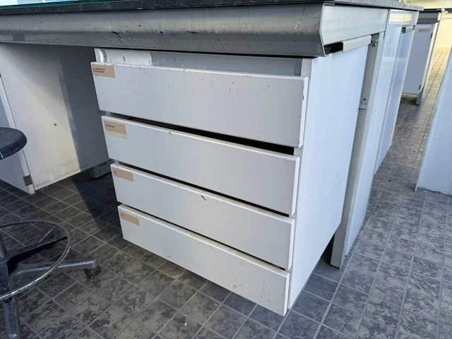 Laboratorium tafel met afzuiging - afbeelding 9 van  18