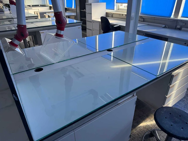 Laboratorium tafel met afzuiging - afbeelding 13 van  18