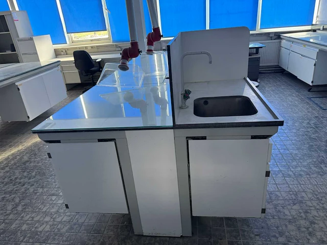 Laboratorium tafel met afzuiging - afbeelding 15 van  18